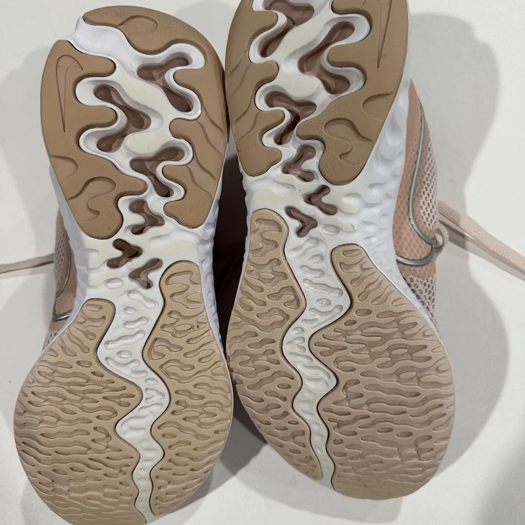 Nike Renew Run Women's Shoes‎ Size 8.5. - Image 4