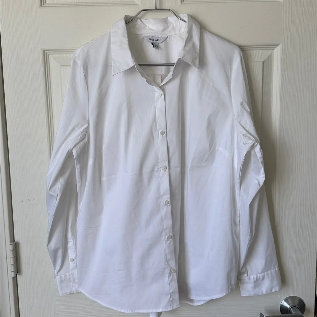 Nine West Crisp White Button-Up Blouse. - Image 6