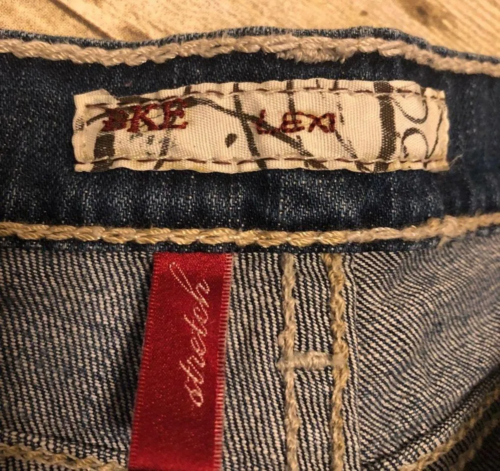 BKE BUCKLE Lexi Embellished Jean Capri Pants D19 - Image 3