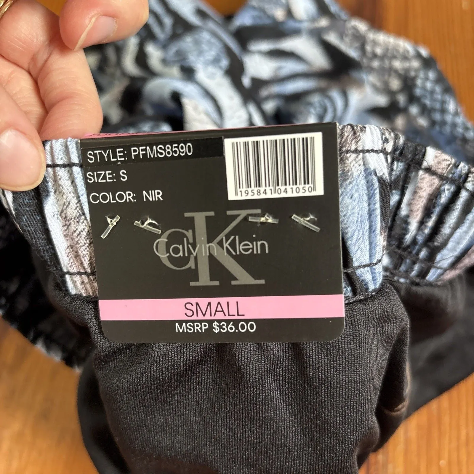 Calvin Klein Running Shorts PFMS8590 Women's Active Lightweight Gym Short Small - Image 4