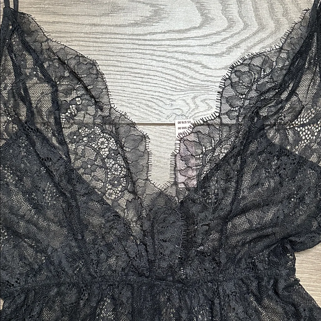 Victoria Secret Black Lace V-Back One Piece Bodysuit Romper Size Small - Image 4