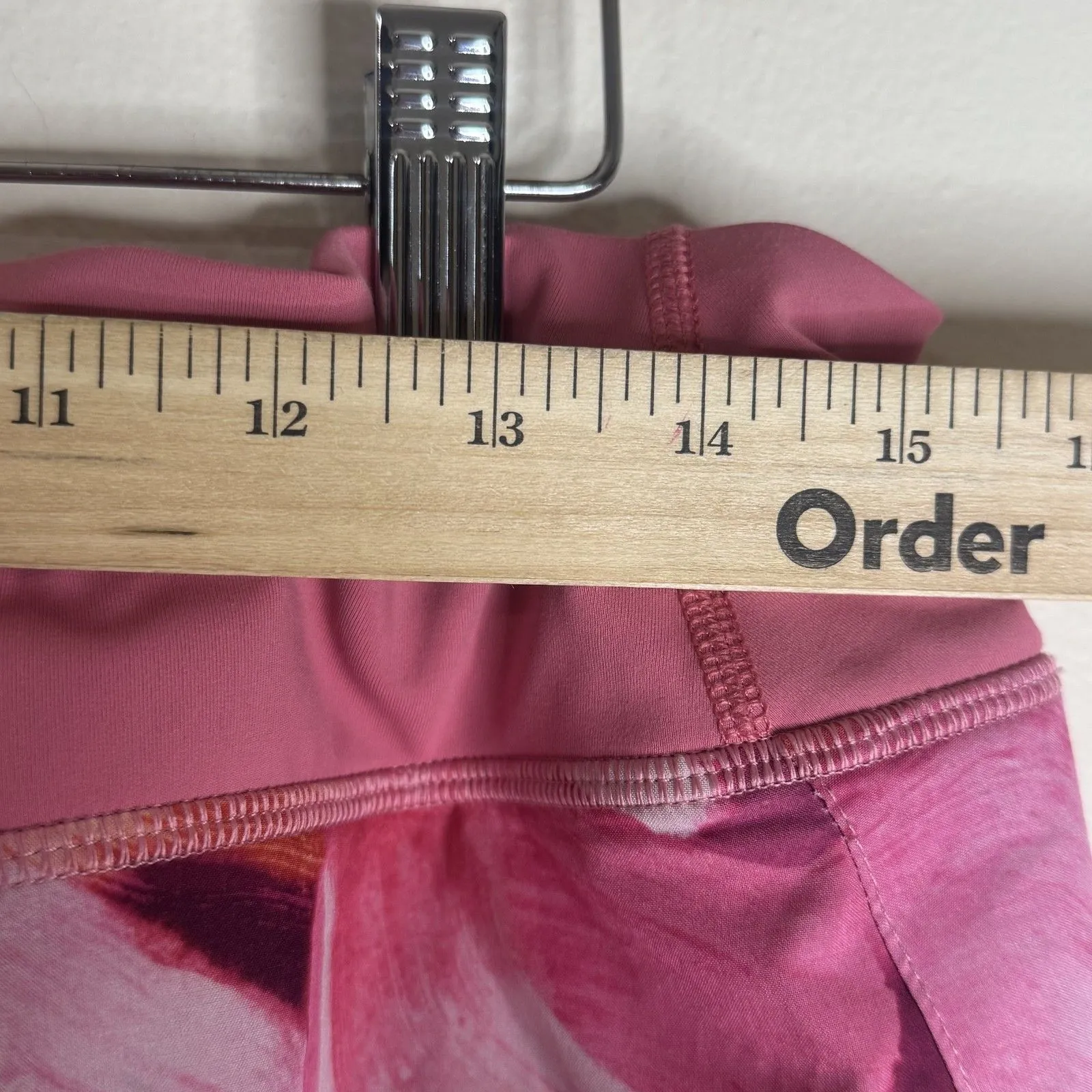 Athleta Printed Run With It Shorts Womens XL Pink Red Athletic 3.5 Inch Pockets - Image 4