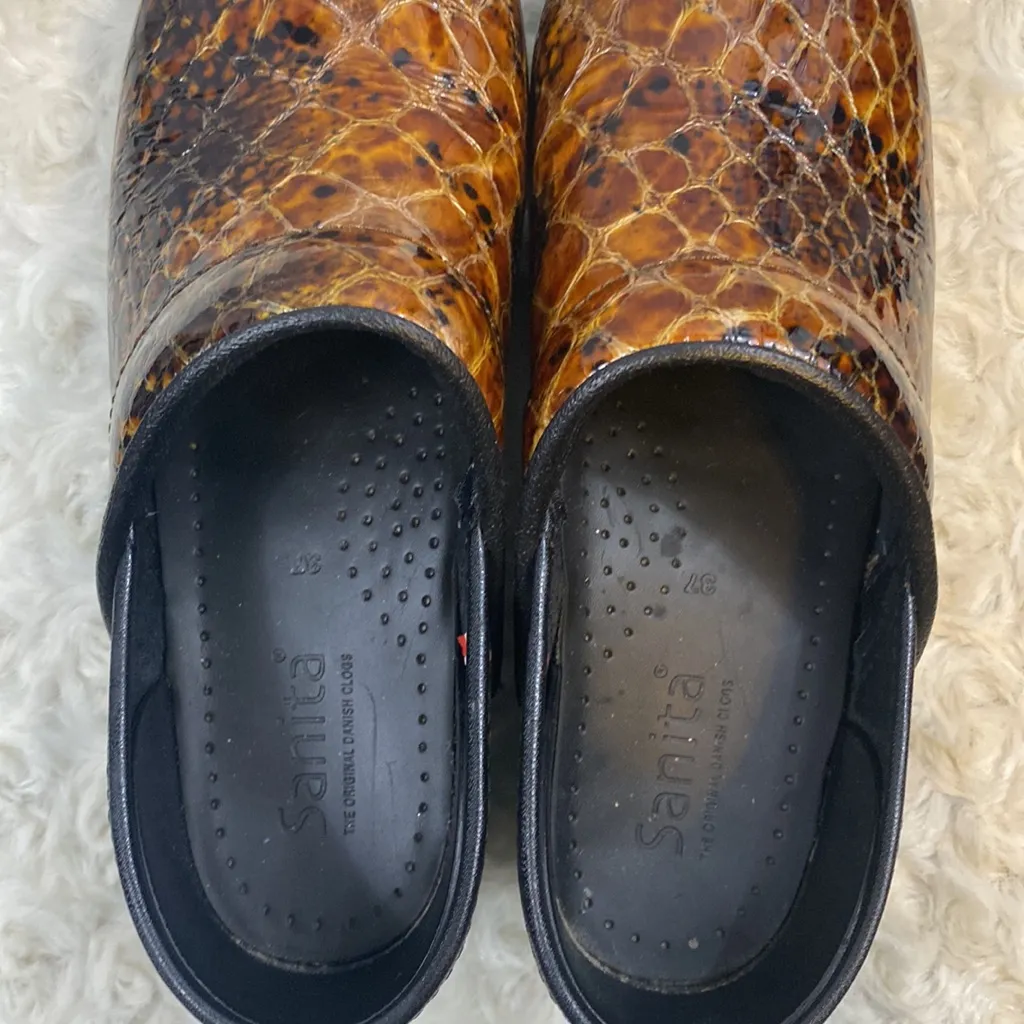 Sanita size 37 snakeskin pattern comfort clogs - Image 5