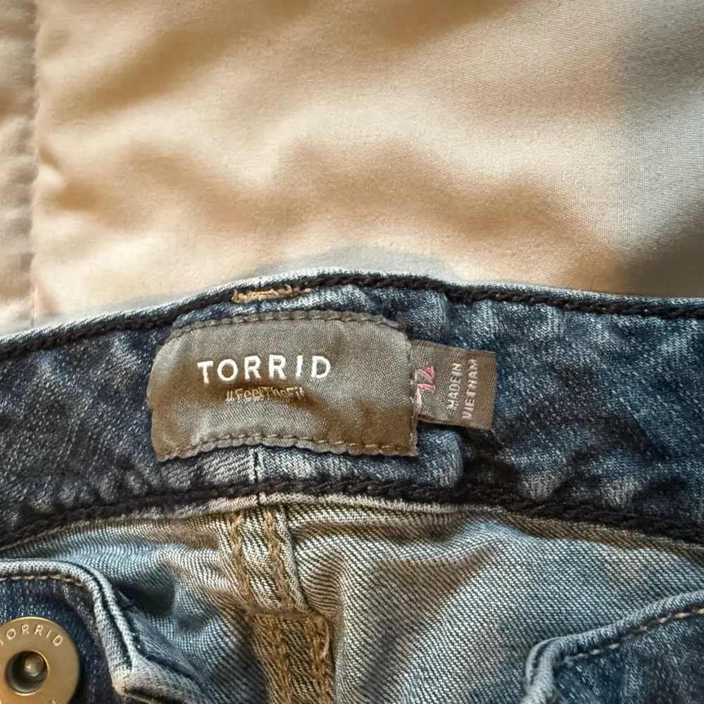Torrid Denim Shorts with Distressed Medium Wash Size 14 - Image 3