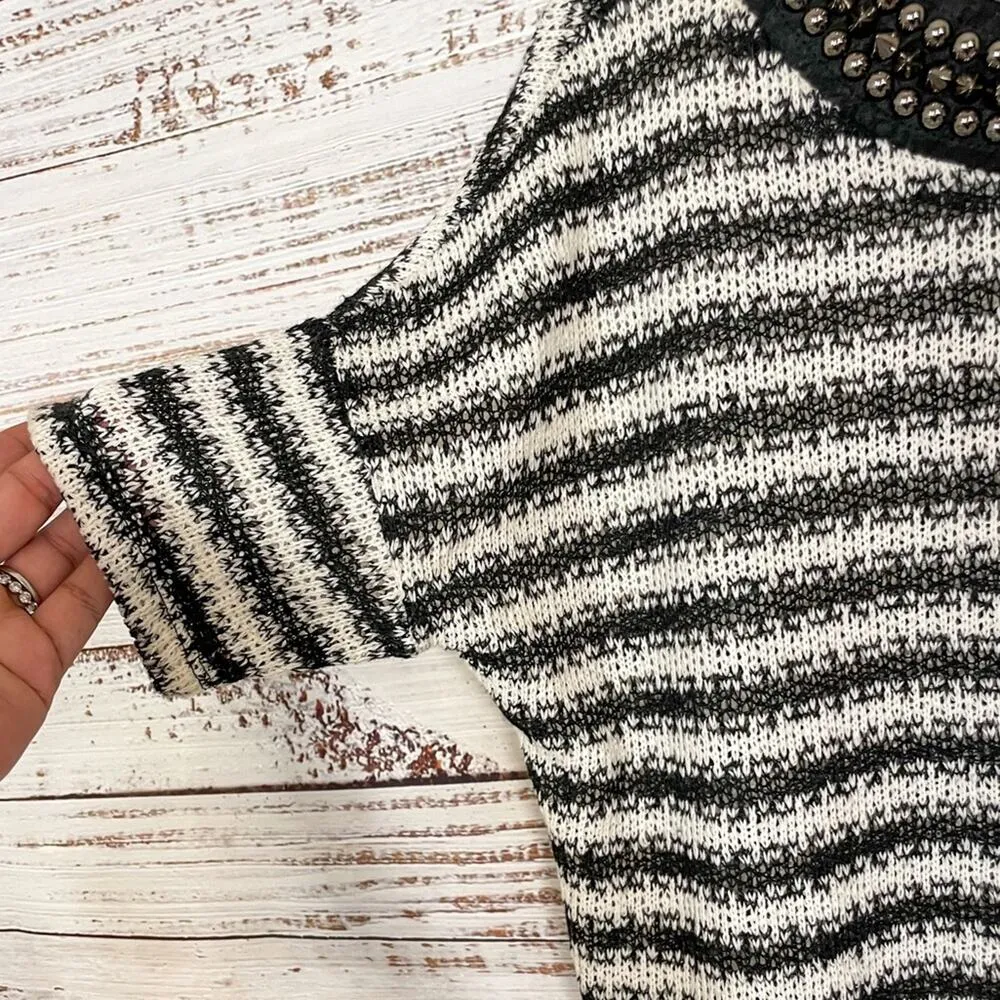 Romeo & Juliet Couture Black and White Striped Sweater, EUC, Size Small - Image 5
