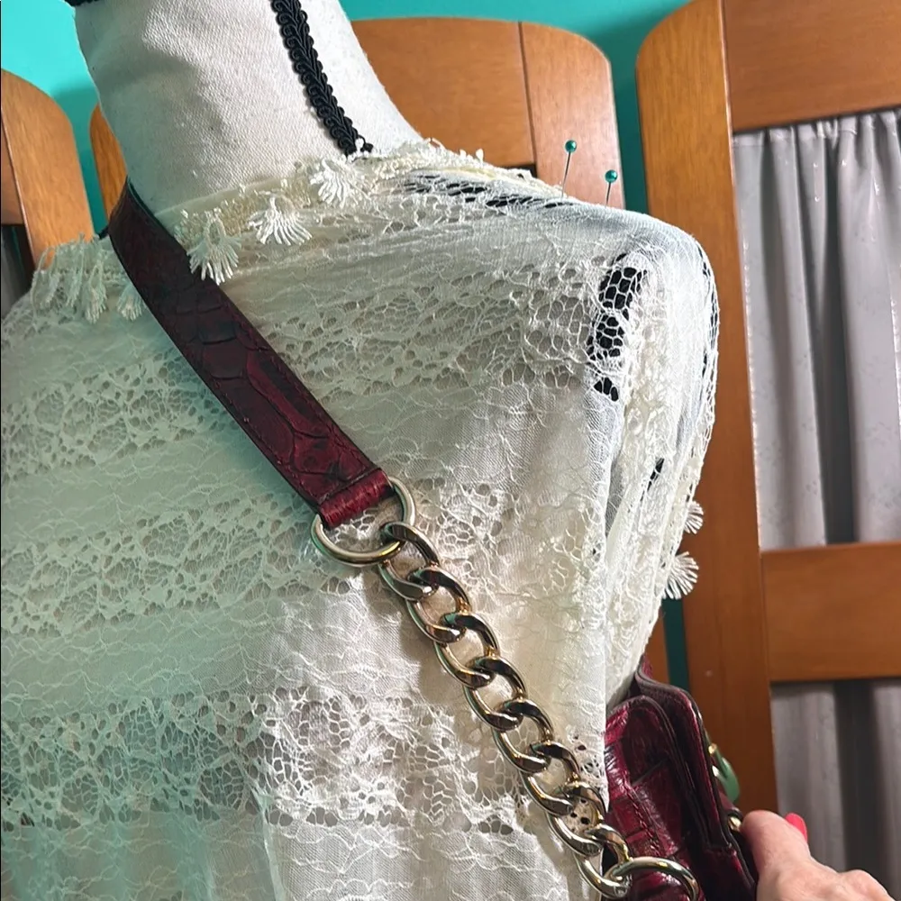 Michael Kors Black & Red Shoulder Bag with Gold Hardware - Image 6