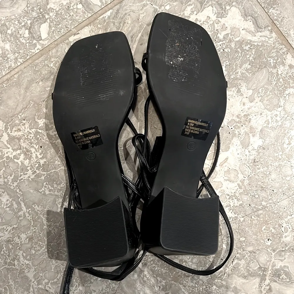 Madden Girl Marrvel Faux Leather Thong Block Heel Sandals, Size 9.5 NEW - Image 9