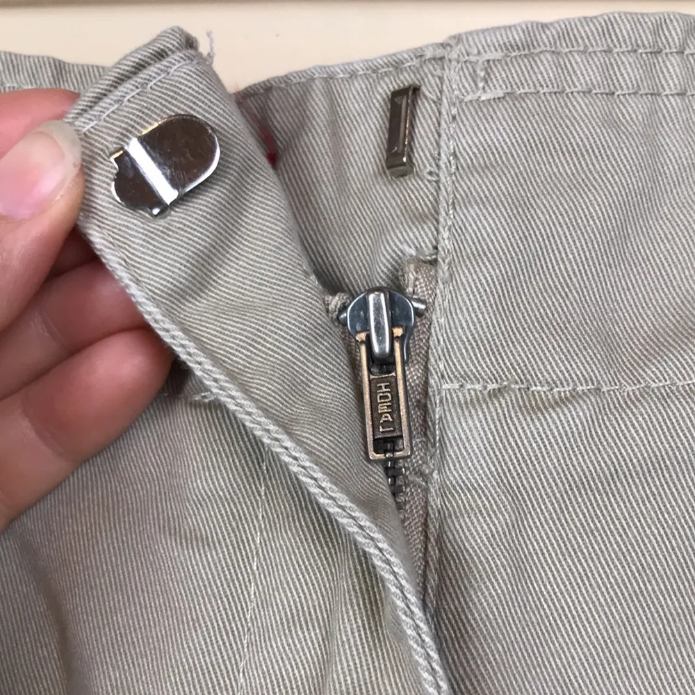 Tommy Hilfiger Women’s Khaki Beige Shorts - Image 3