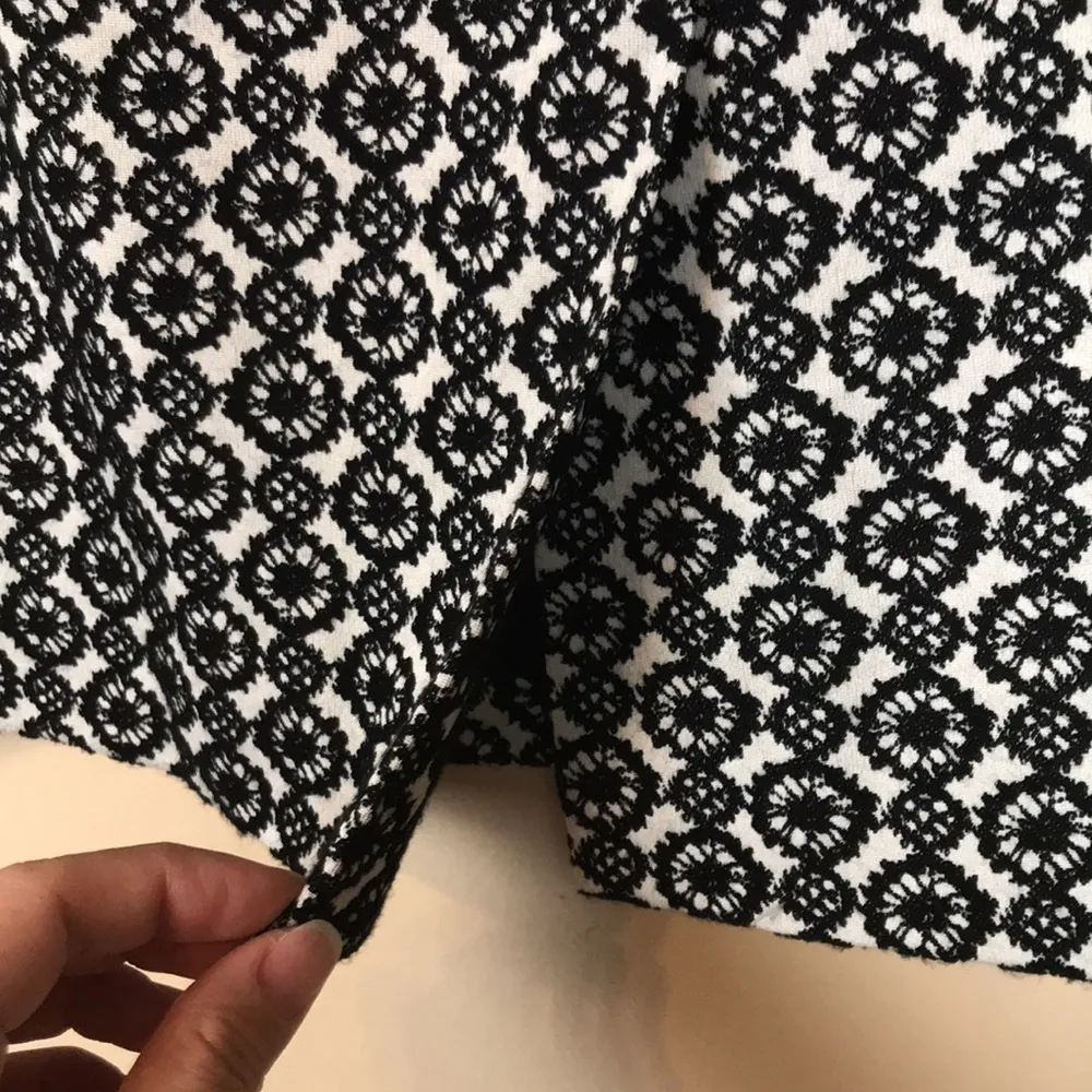 Ann Taylor Women’s Pattern Cream Black Chic Career Office Pencil Skirt - Image 5