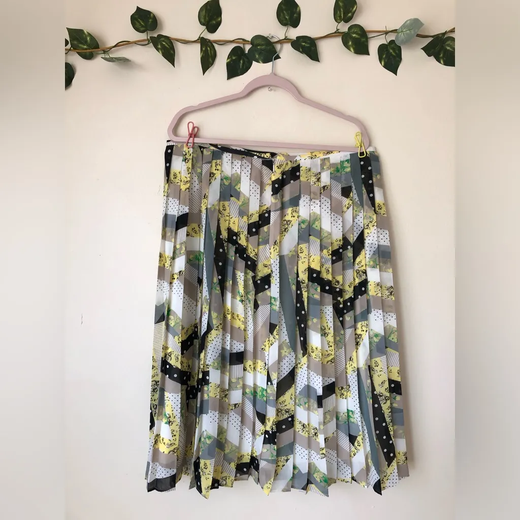 Calvin Klein Womens Skirt Yellow Pleated Sheer Lined Sz  14 - Image 3