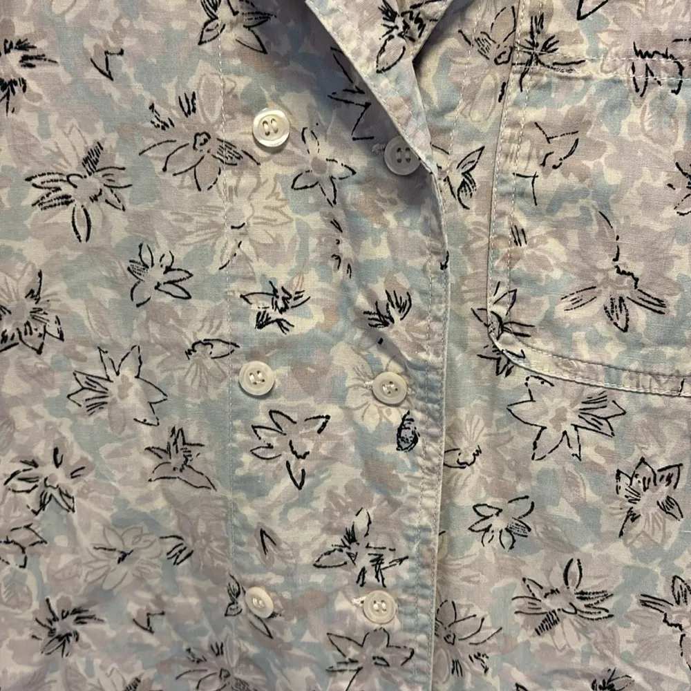 IN WEAR DESIGN BY KIRSTEN TEISNER SHORT SLEEVE BUTTONDOWN LIGHT BLUE PURLE CREAM Size undefined - Image 4