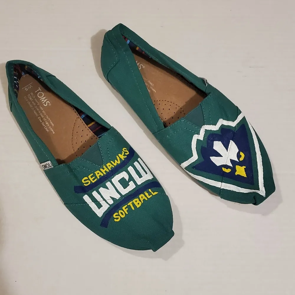 🔥SALE🔥NWOT! Toms Green UNCW College Custom Slip Ons 9 - Image 6