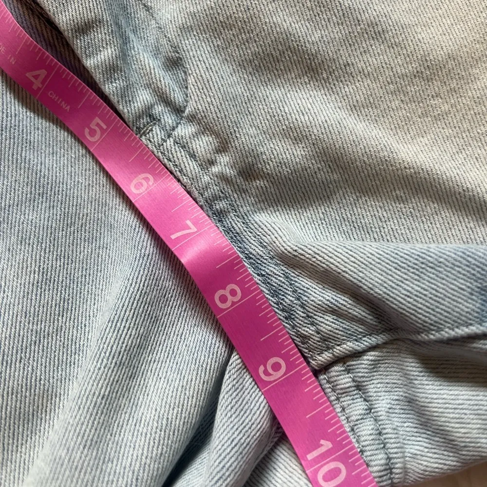 Blank NYC Blue Jean Shorts Distressed Cut-Off Hem Sz 27 - Image 10