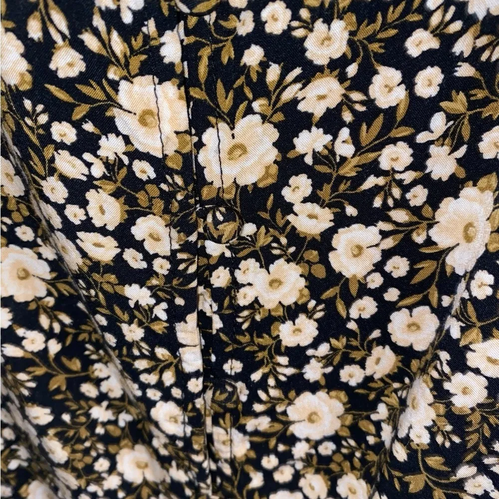 Old Navy black and cream floral tank top - Image 8