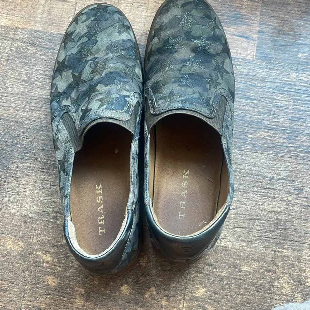 Trask Lillian Camo Metallic Perforated Slip - Image 8