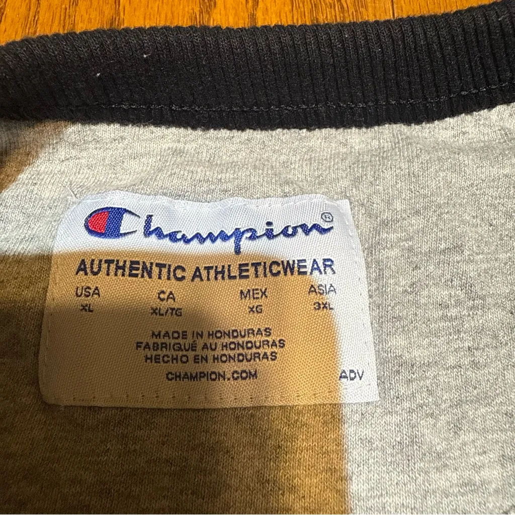 Champion Vintage Crewneck Size XL - Image 2