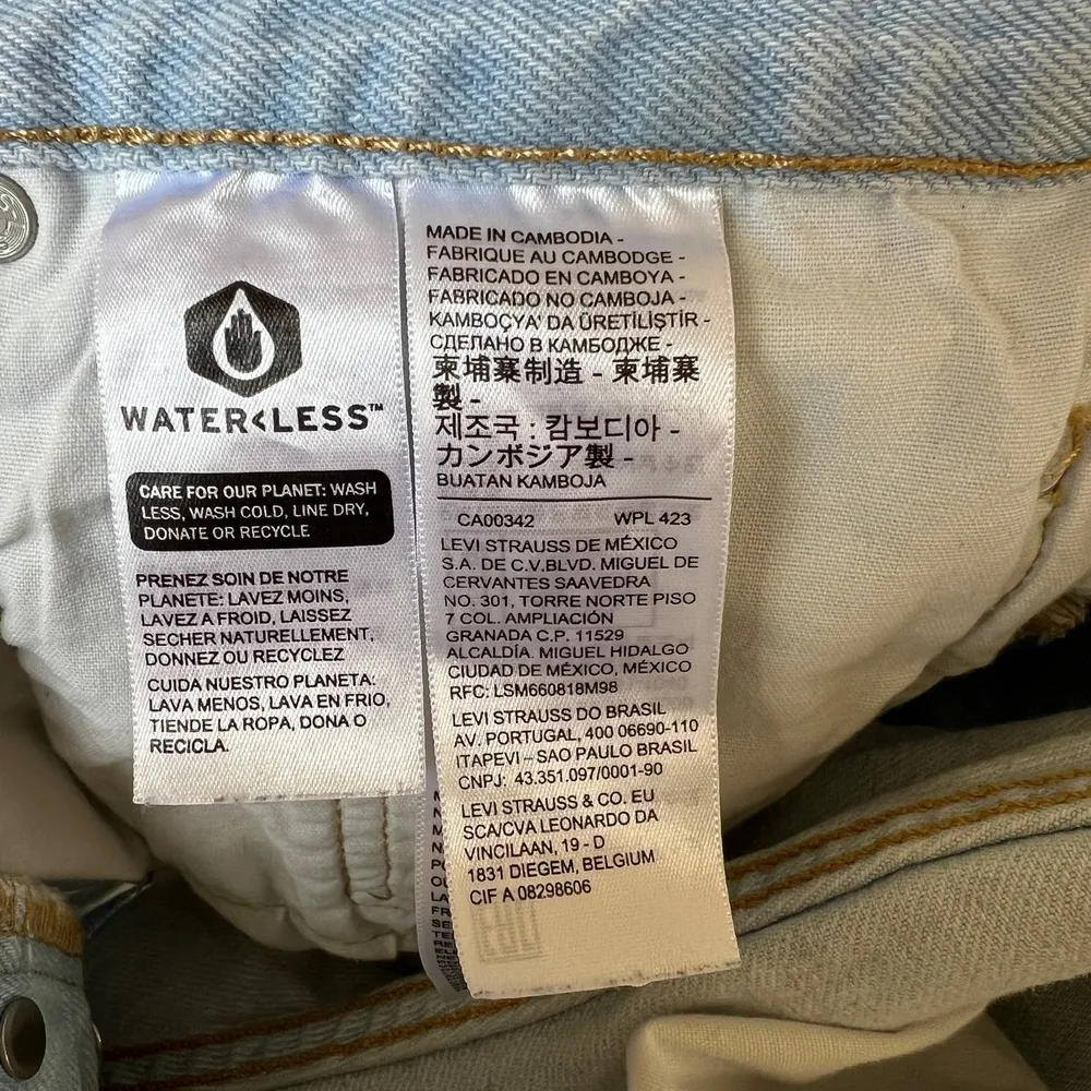 Levis Women's 501 Light Wash Denim Jean Shorts Size W30 - Image 8