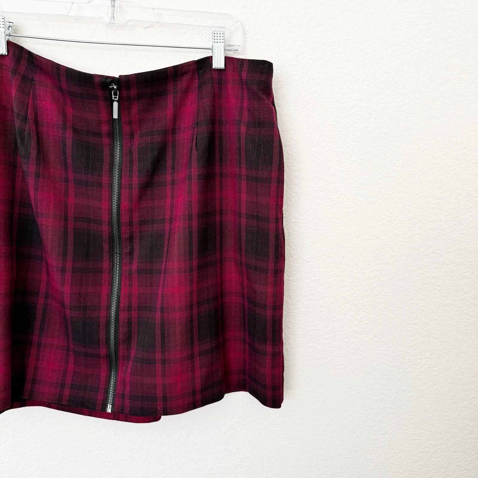 [Torrid] Red Black Plaid Tartan Print Zip Front Mini Skirt Pockets Stretch Sz 16 - Image 4