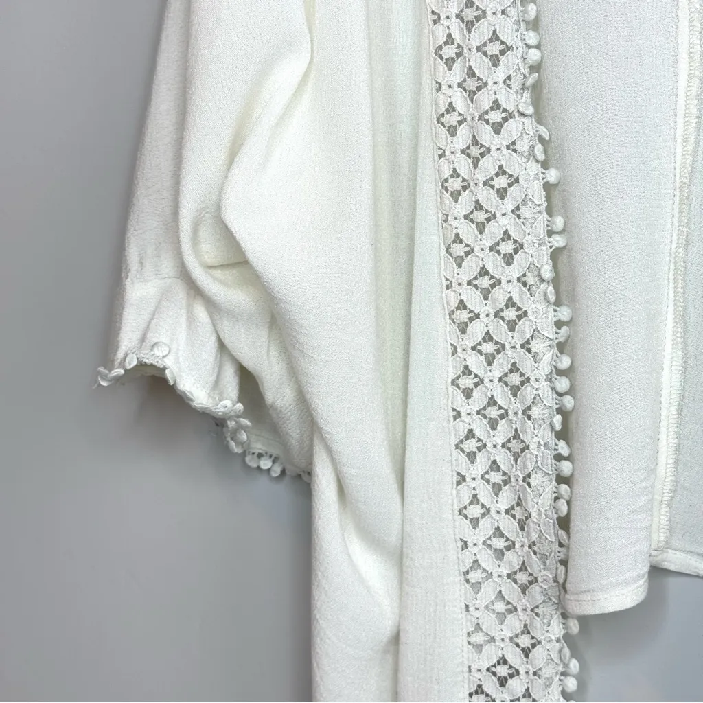 Hummingbird Open-Front Cardigan Shawl with a Lace Lattice Trim White - Image 2