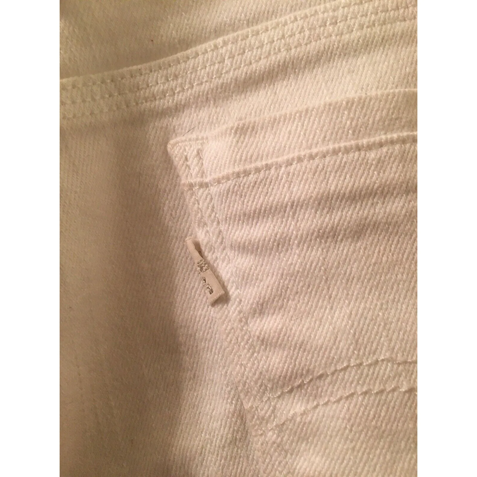 Levi's Women's White Denim Jean Shorts Pockets Size 14 - Image 6