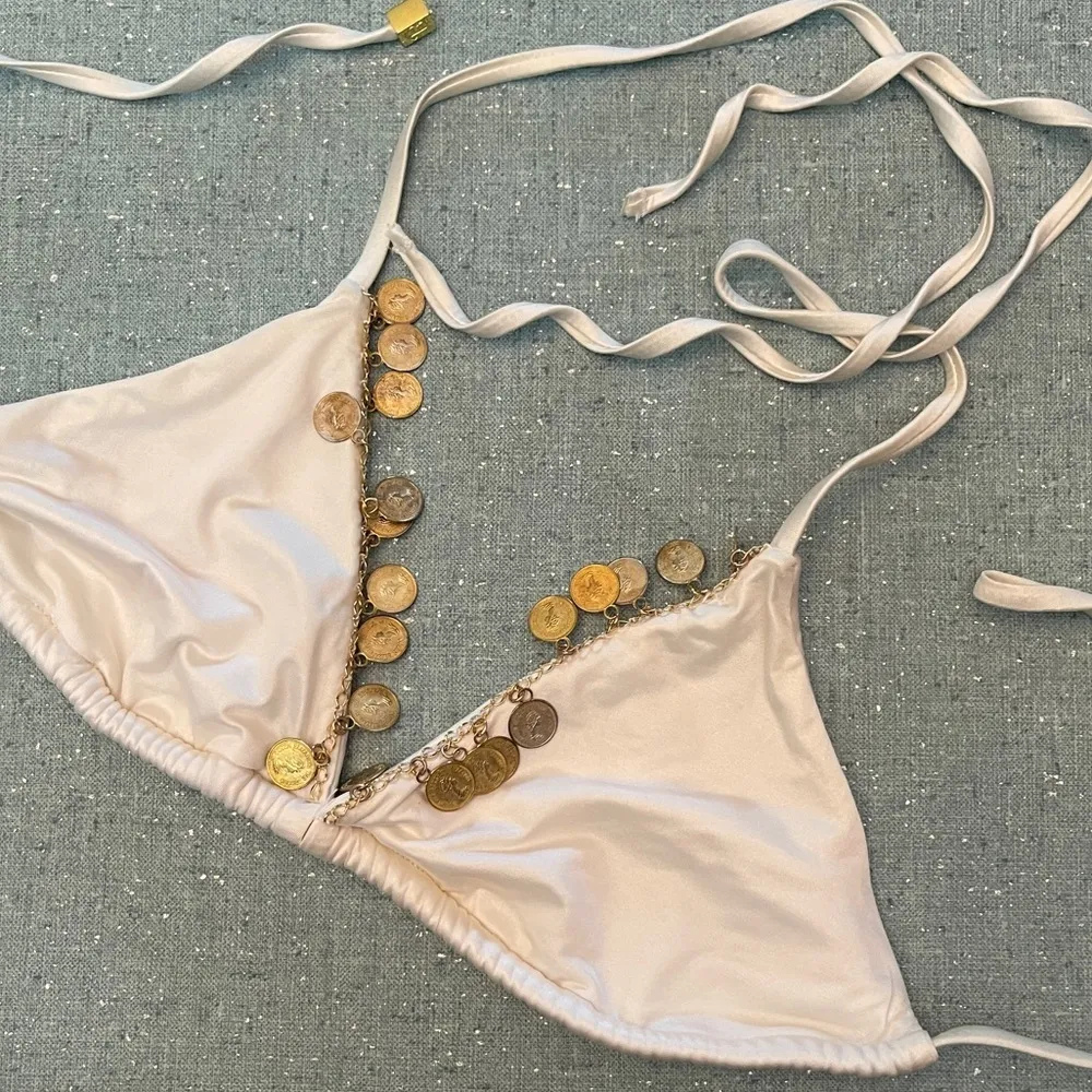 Beach Bunny  Hips Don't Lie Bikini‎ Top - Image 6