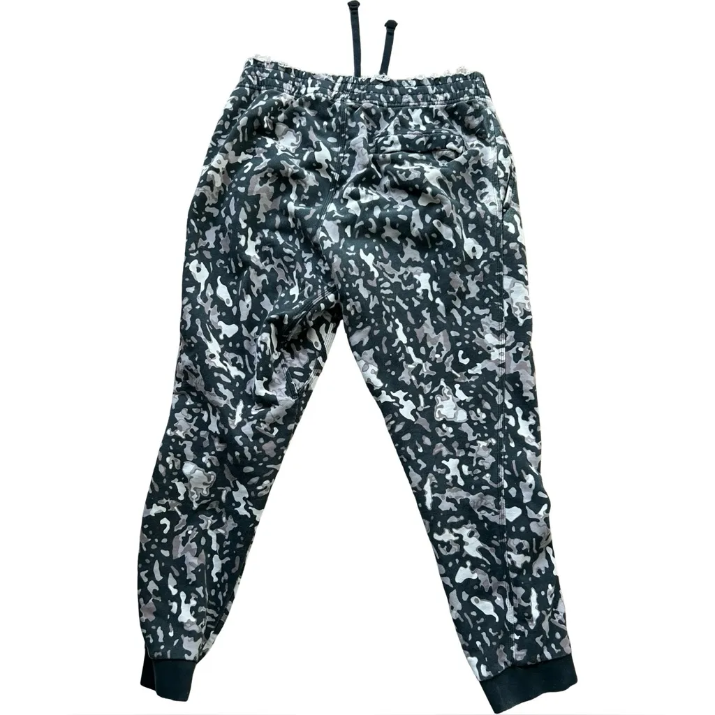 Nike Women’s Rare Print Jogger Sweatsuit 2-Piece. Size L - Image 5