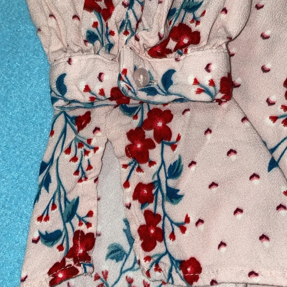 OLD NAVY floral long sleeve button cuffs square neckline size M - Image 5