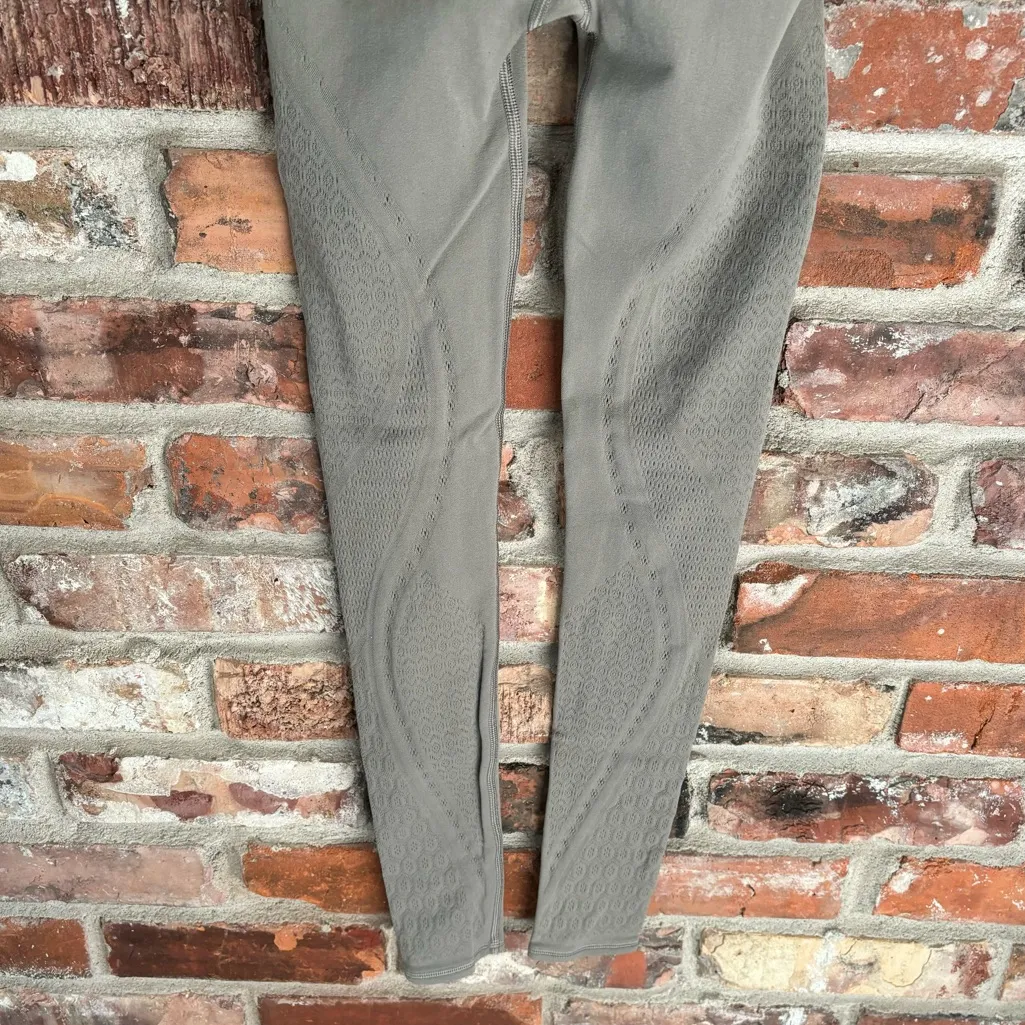 Lululemon Reveal Tights Leggings Mindful Motion in Carbon Dust, 4 - Image 9