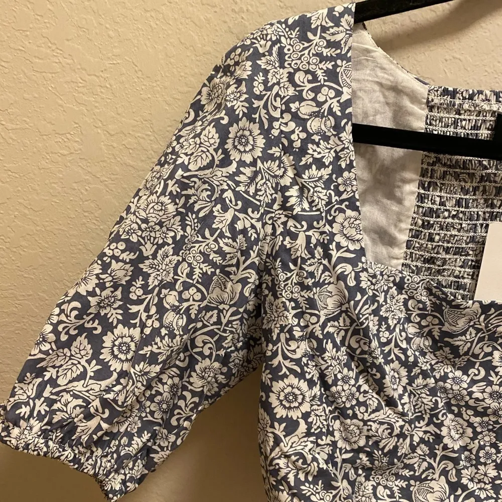 Anthropologie O.P.T Blue & White Floral Puff Sleeve Cropped Top Size Large NEW - Image 5