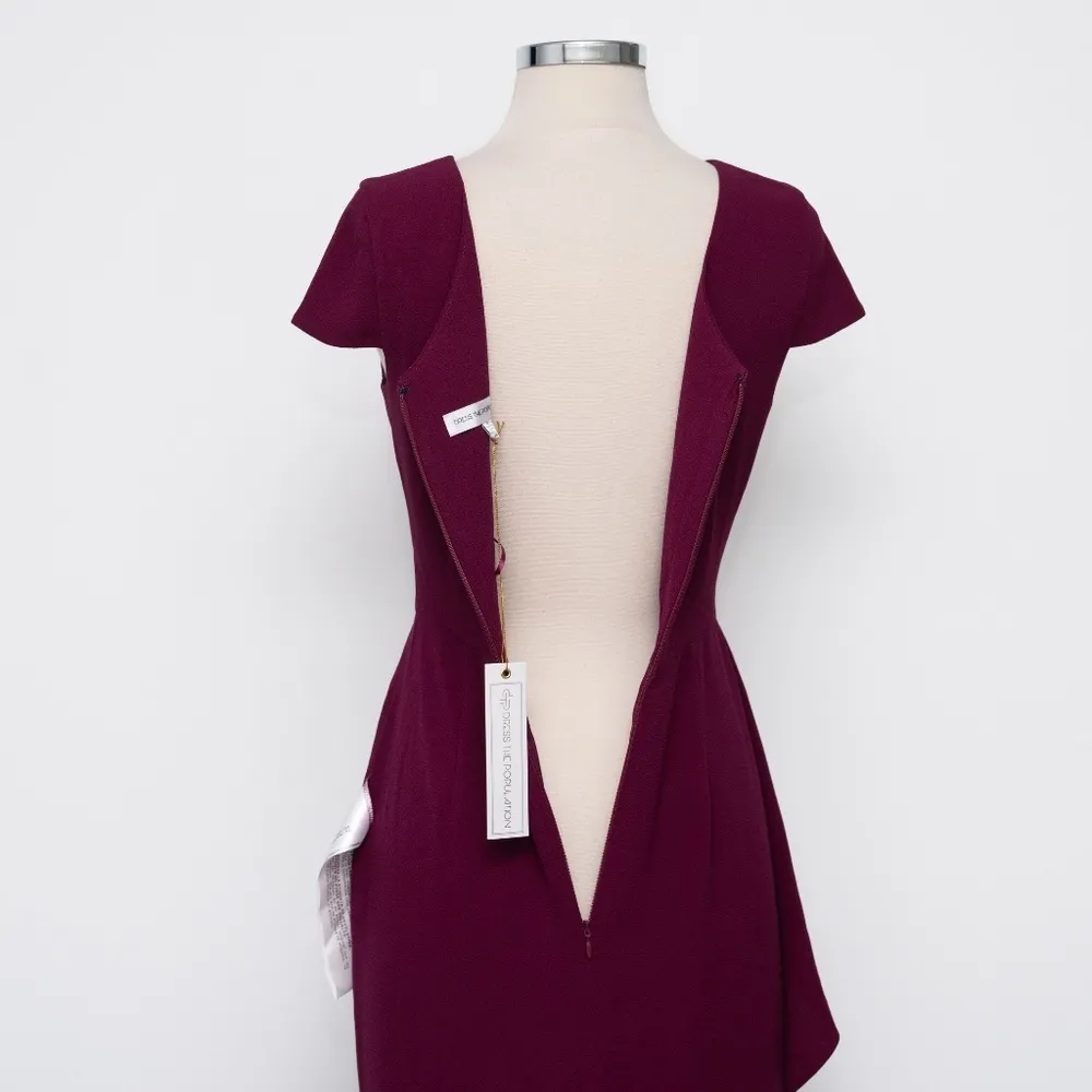 Dress The Population - V-neck Crepe Gown Burgundy Small - Image 15