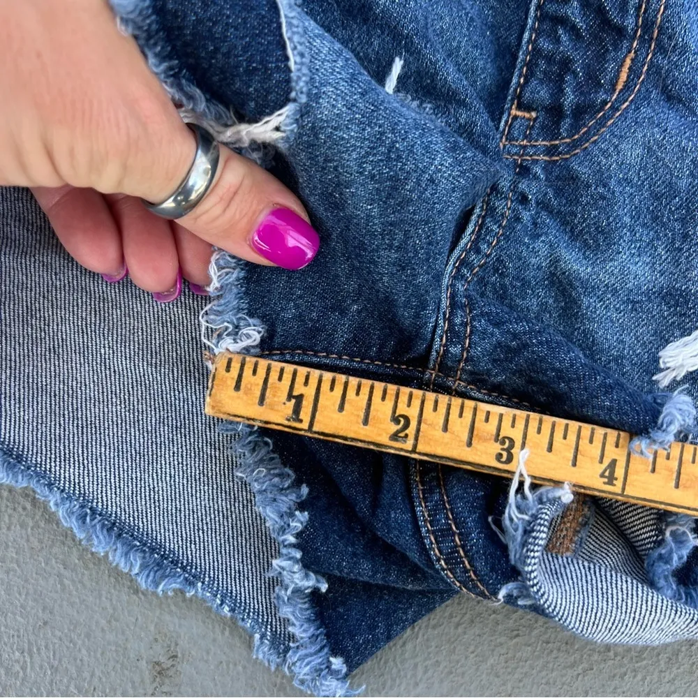 American Eagle Mom Short Distressed Dark Wash Strigid AEO size 00 - Image 7