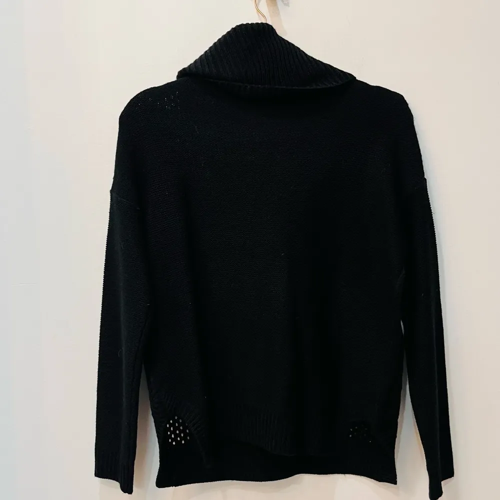 89th and Madison black cowl neck sweater size Medium - Image 3