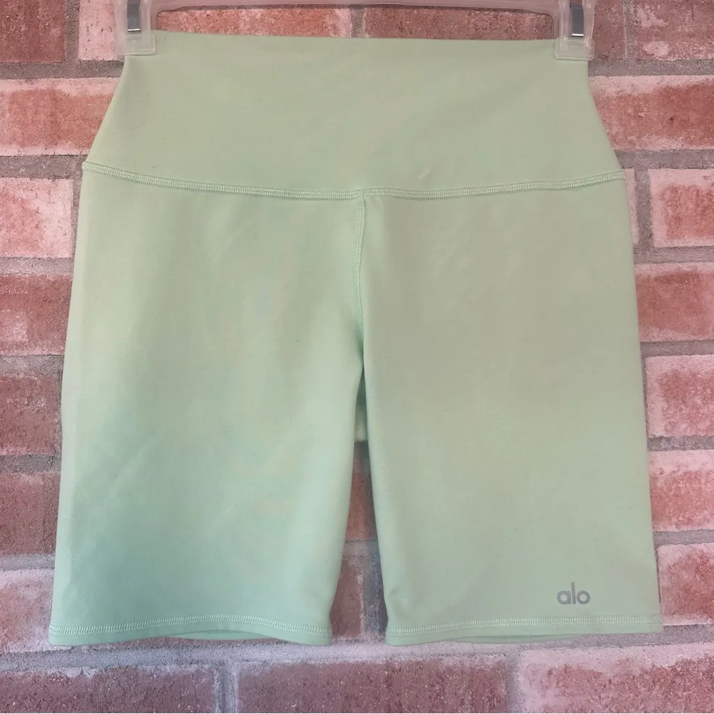 Alo Biker Yoga Shorts High Waisted Women’s Medium Light Green 7 Inch Athleisure - Image 2