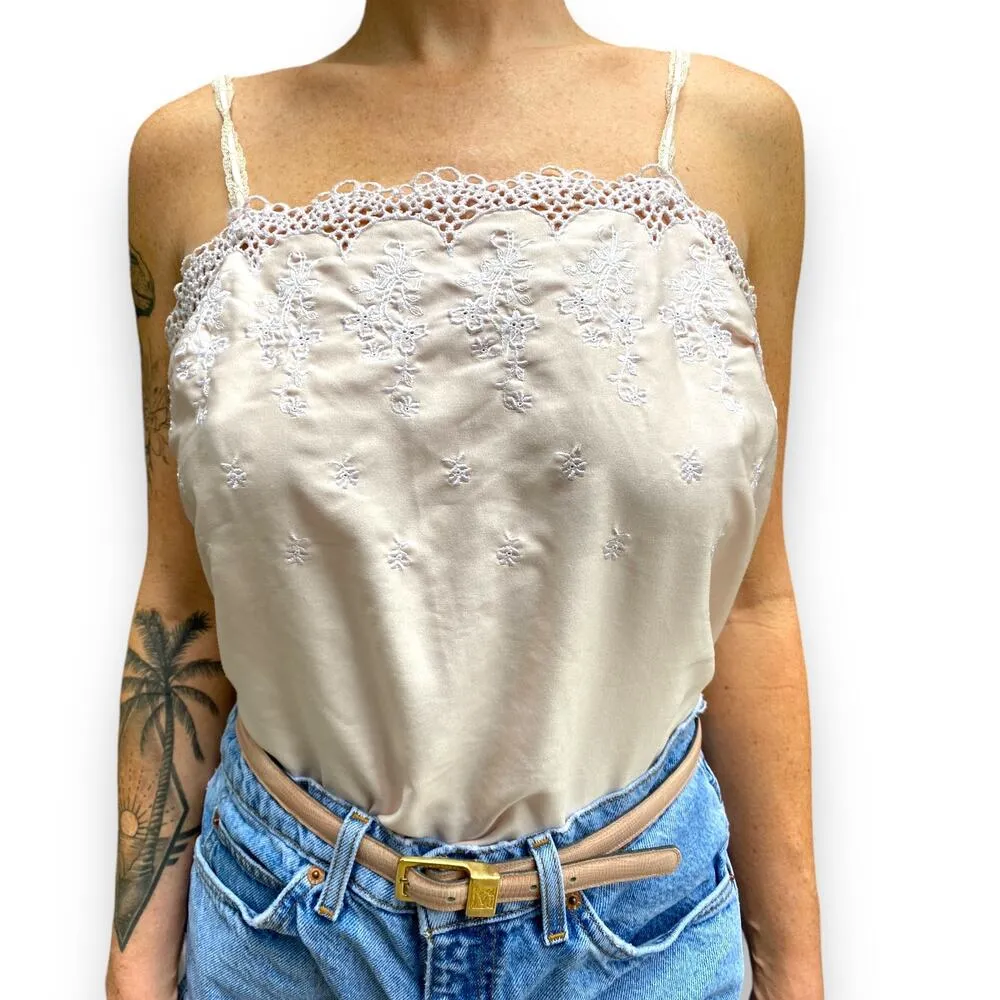 Vintage 80s Gold Label Victoria's Secret VS Baby Pink Scalloped Lace Eyelet Cami - Image 3