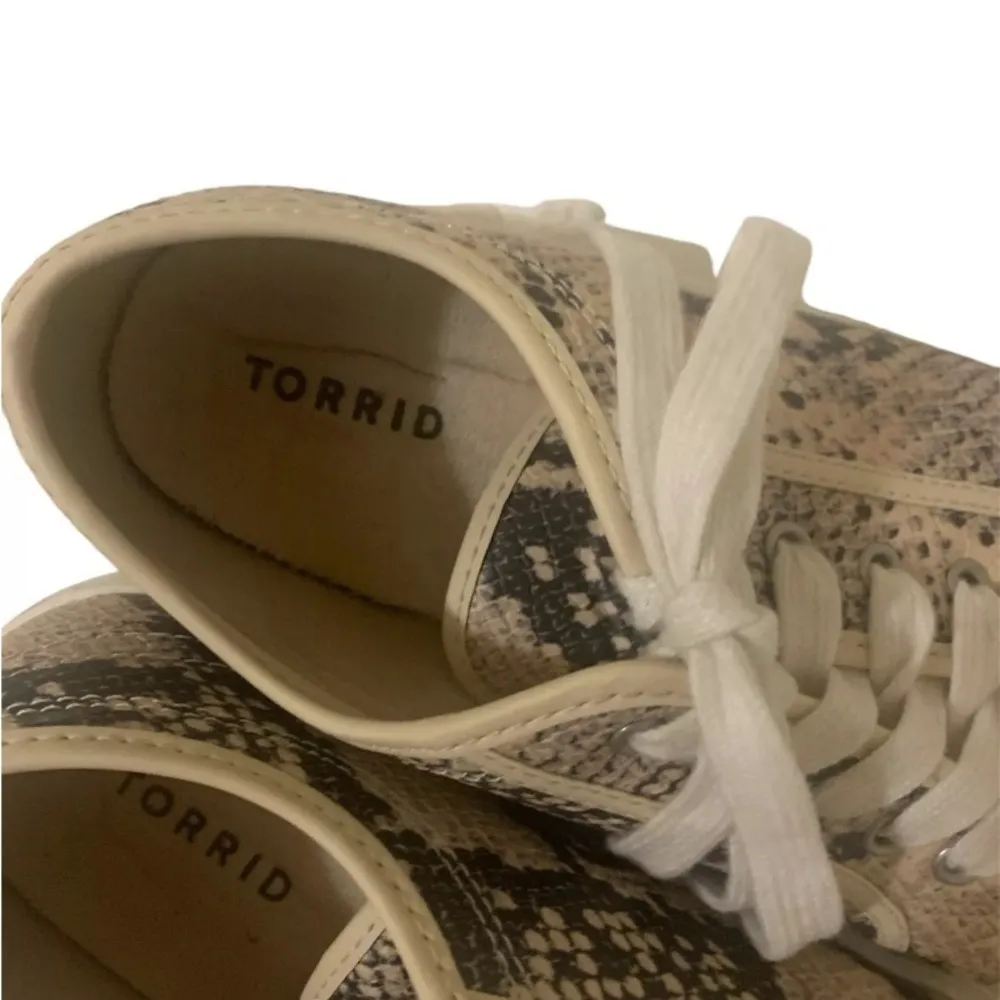 Torrid Platform Sneaker Women's Size 8W Snakeskin Print Beige Brown Preowned - Image 3