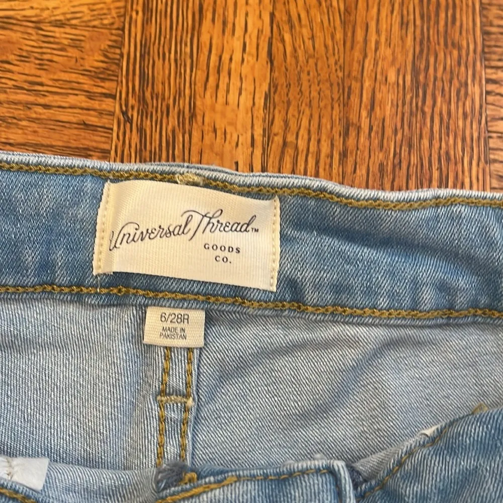 Universal Thread Bermuda denim shorts size 6, new with tags - Image 4
