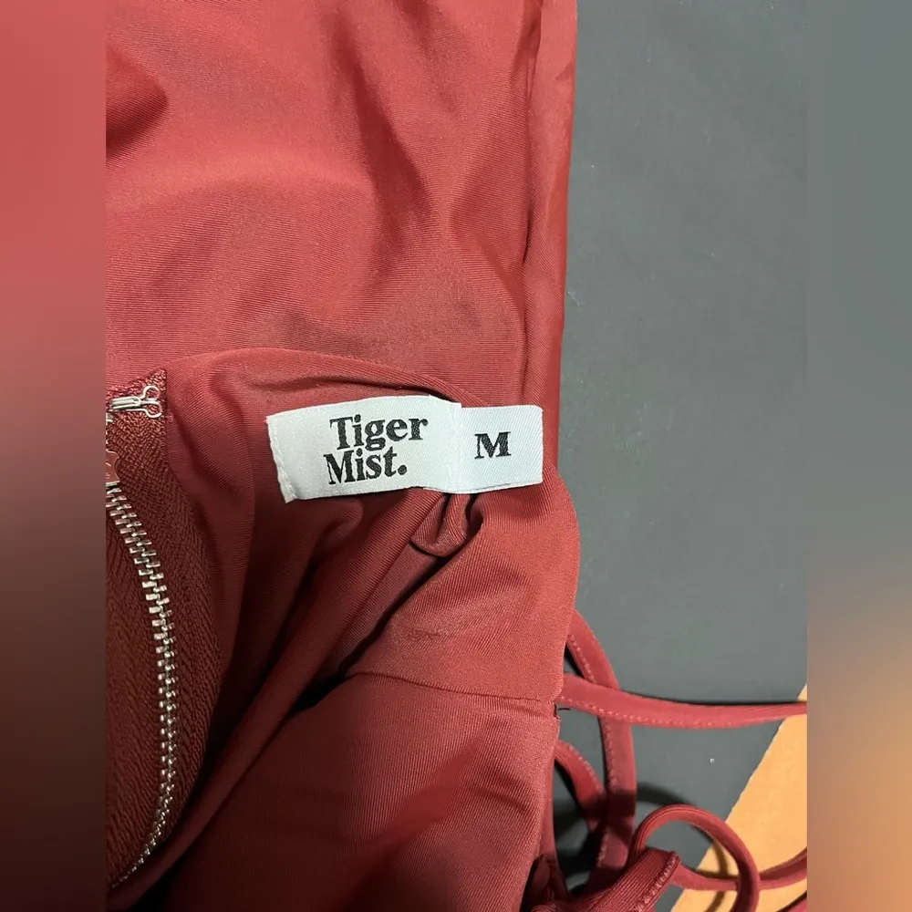 TIGER MIST Sleeveless Ruched Formal Mini Dress Tie Back Women’s M NWOT - Image 5