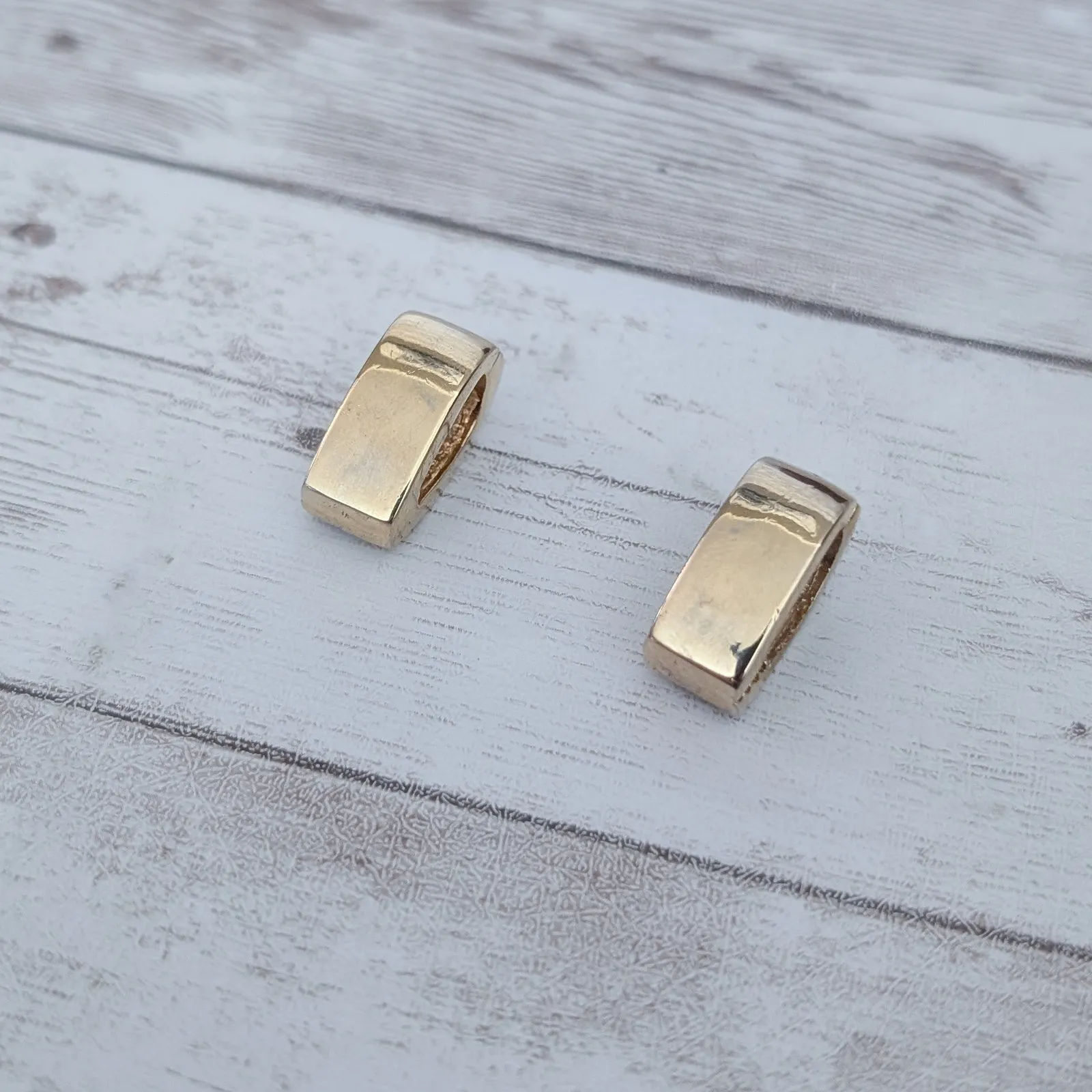 Vintage Magnetic Clip On Earrings Gold Tone Greek Key Design - Image 6