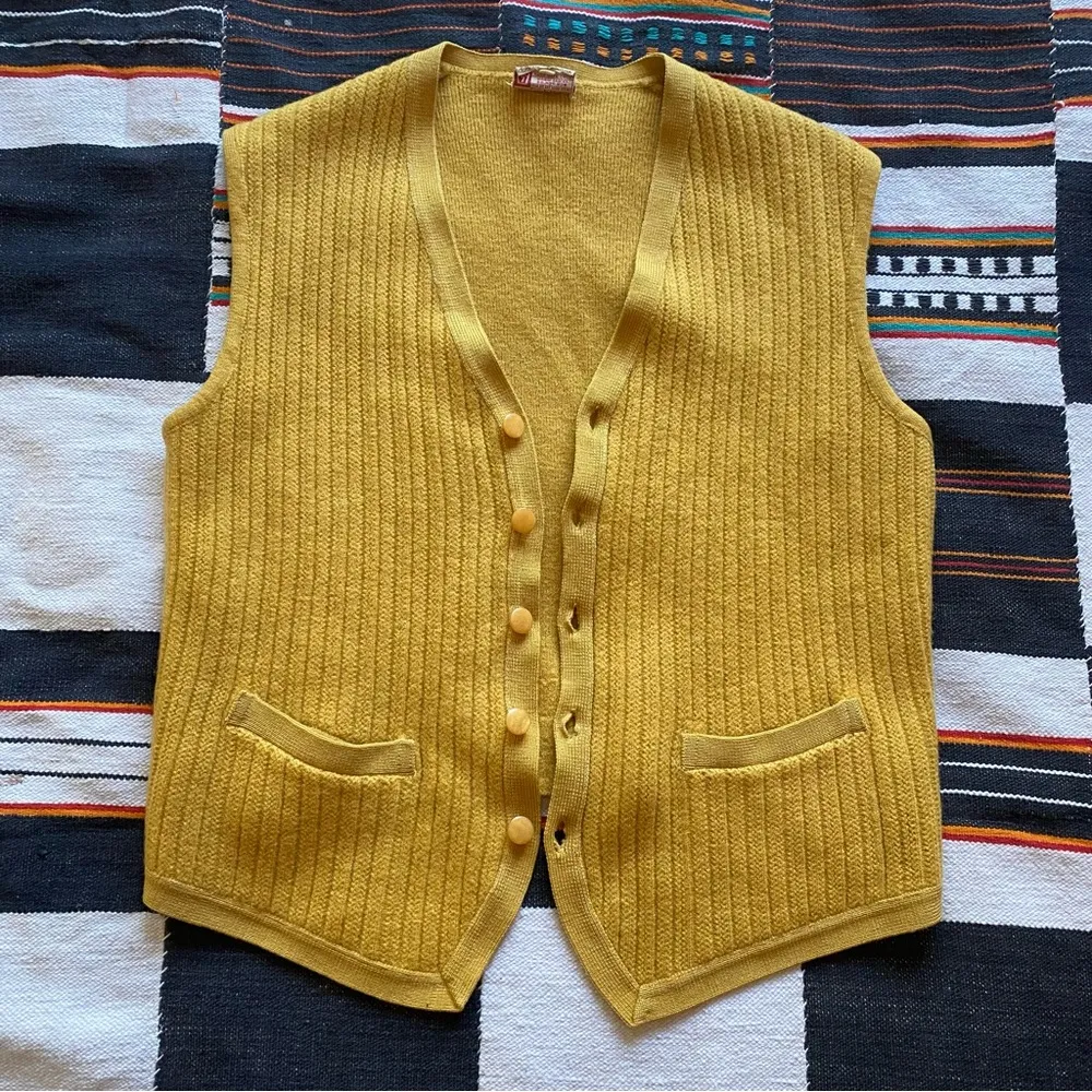RARE Vintage Montfort Mustard 100% Wool button up Vest. Made in Britain. Small. - Image 3