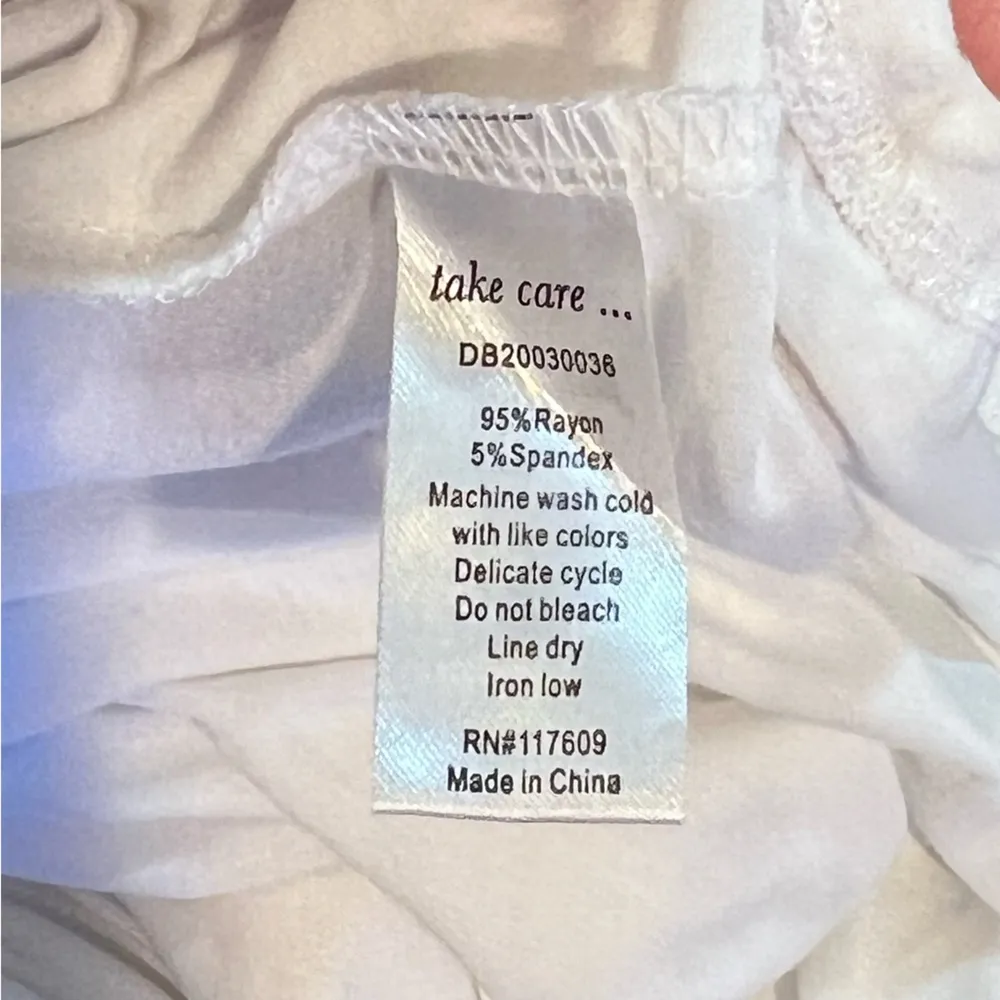 DOWN EAST white top size medium new with tag butterfly sleeves pleated - Image 9