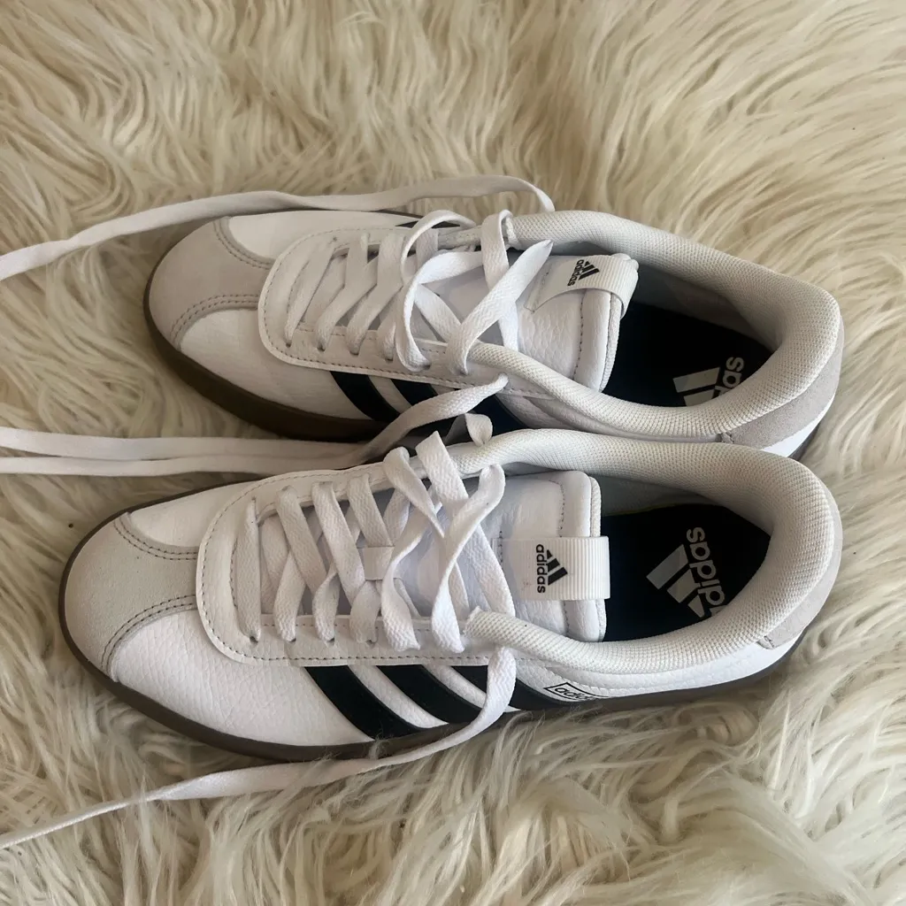 ADIDAS VL COURT 3.0 SHOES White Size 6 - Image 5