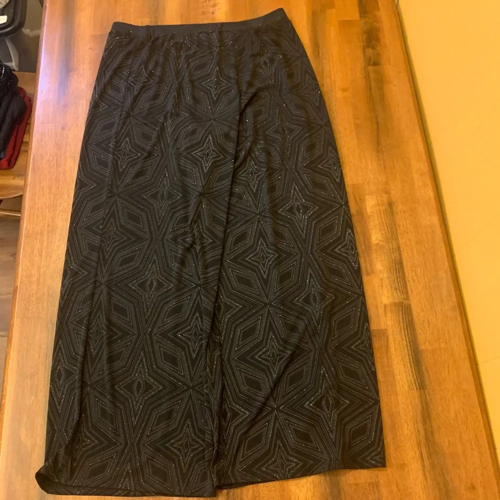 CATO Pants Women’s 14/16 Wide leg Stretch pull on Silver Sparkle Thread Design - Image 7