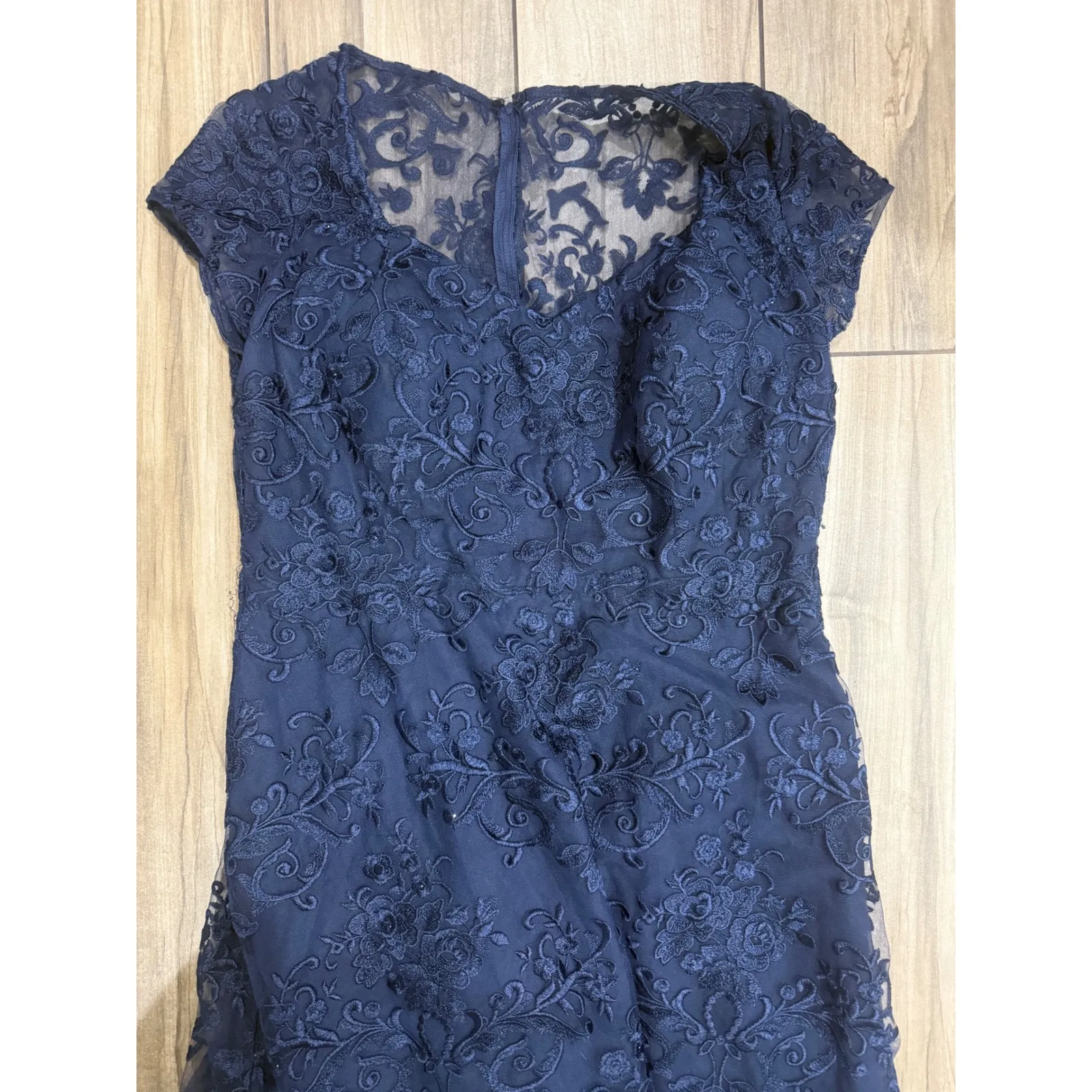 New! La Femme 27951 Lace V Neck
Mother of the Bride Dress in Navy Sz 16 $598‎ - Image 4