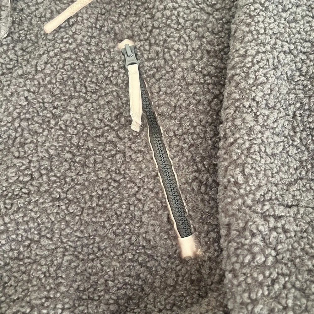 UNIVERSAL thread pull over sweatshirt jacket shirt Sherpa size medium NWT - Image 7