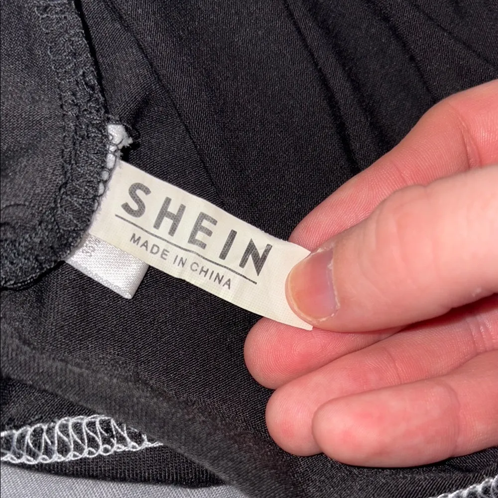 SHEIN Black Short Sleeve Tee with Vintage Graphic - Image 4