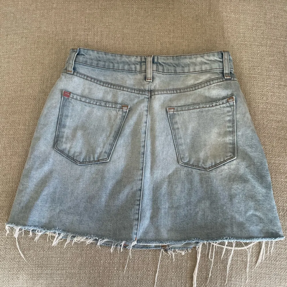 Urban Outfitters BDG Size Medium Light Wash Distressed Denim Skirt buttons - Image 2