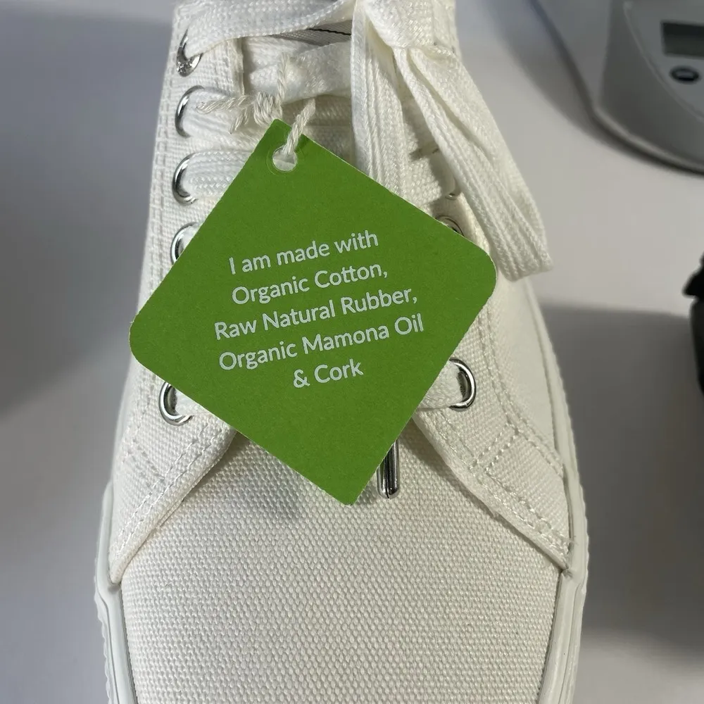 Cariuma Oca Low White Canvas Sneakers Shoes Comfort Lace Up Men's 8.5 Women's 10 - Image 4