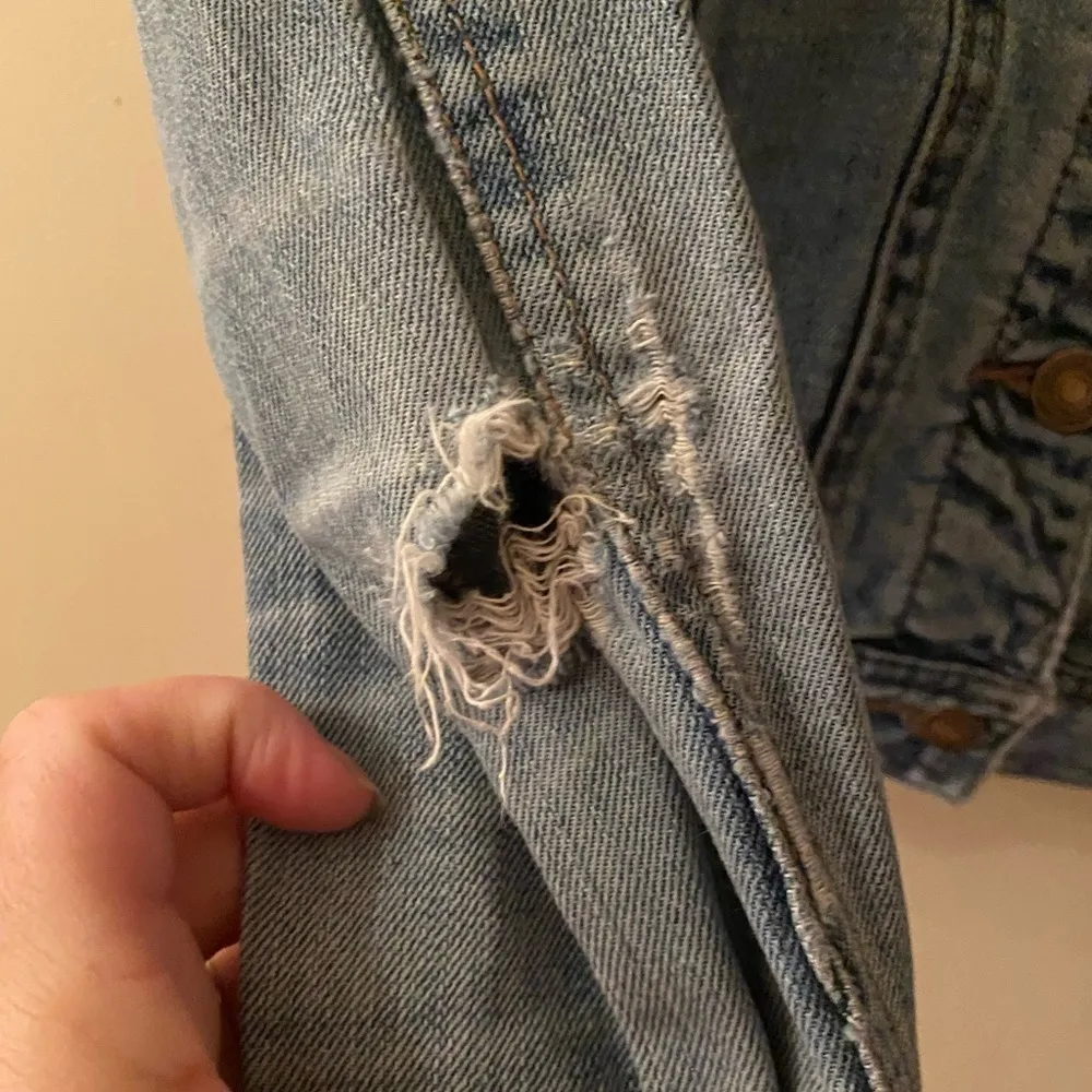 Forever 21 Distressed Cropped Jean Jacket Blue S - Image 3