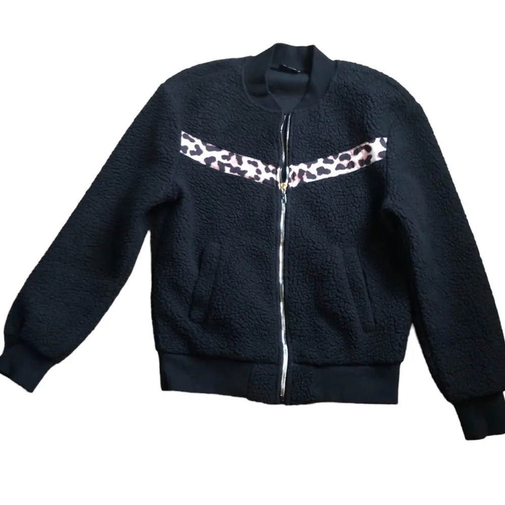 Active Leopard Flying V Fleece Jacket Sz. XS Black Teddy Workout Cozy - Image 6