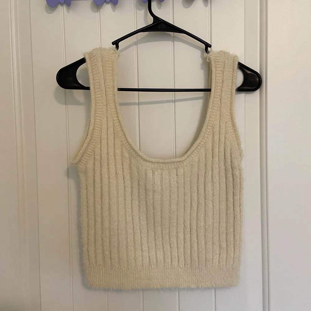 NWOT | Lulus women’s knitted‎ sweater tank — large - Image 5